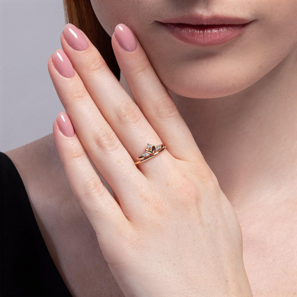 Dainty Lab Grown Diamond Leaf Ring: Crown Design